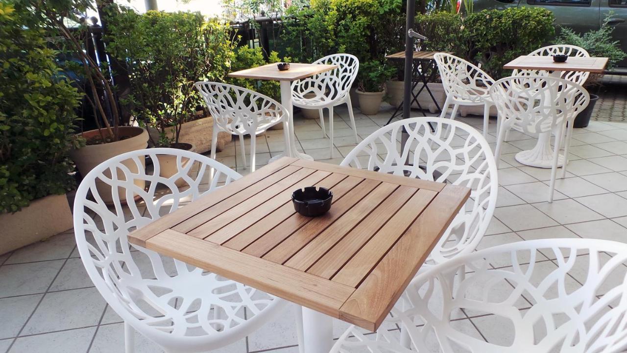 Hotel Aria Di Mare - Bed & Brunch In Centro A Ричоне Екстериор снимка