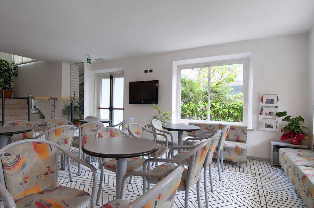 Hotel Aria Di Mare - Bed & Brunch In Centro A Ричоне Екстериор снимка