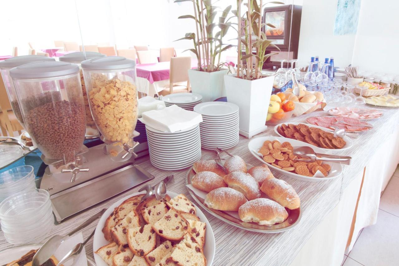 Hotel Aria Di Mare - Bed & Brunch In Centro A Ричоне Екстериор снимка