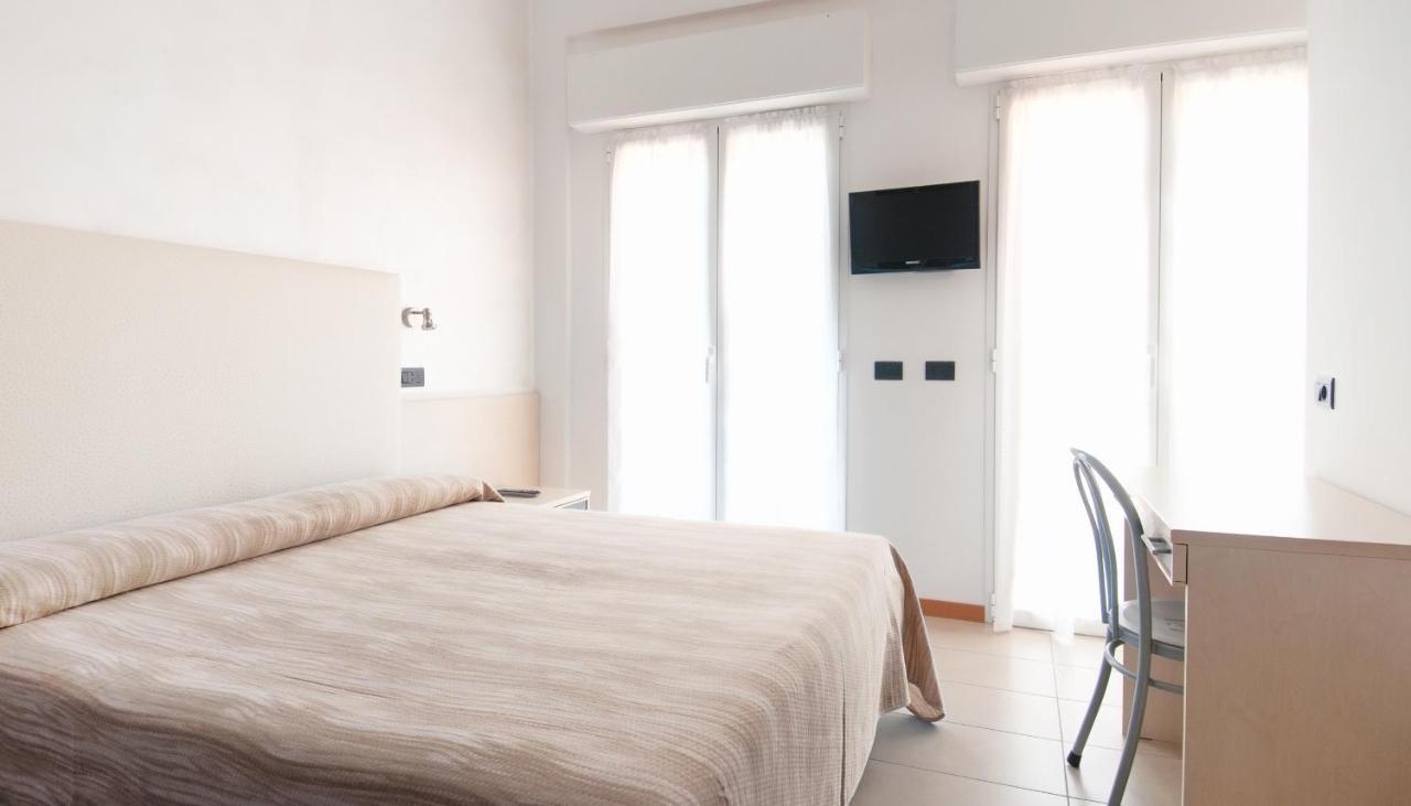 Hotel Aria Di Mare - Bed & Brunch In Centro A Ричоне Екстериор снимка